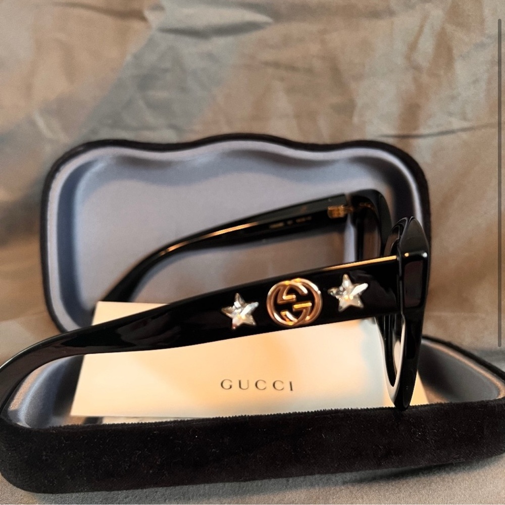 Gucci Black Oversized Sunglasses with Gold Accents - Picture 4 of 4
